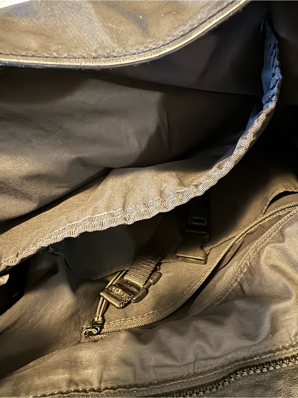 Lululemon All Set Hobo Bag - Picture 9 of 9
